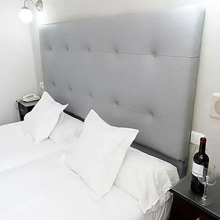 토보소 차파릴 호텔 3*